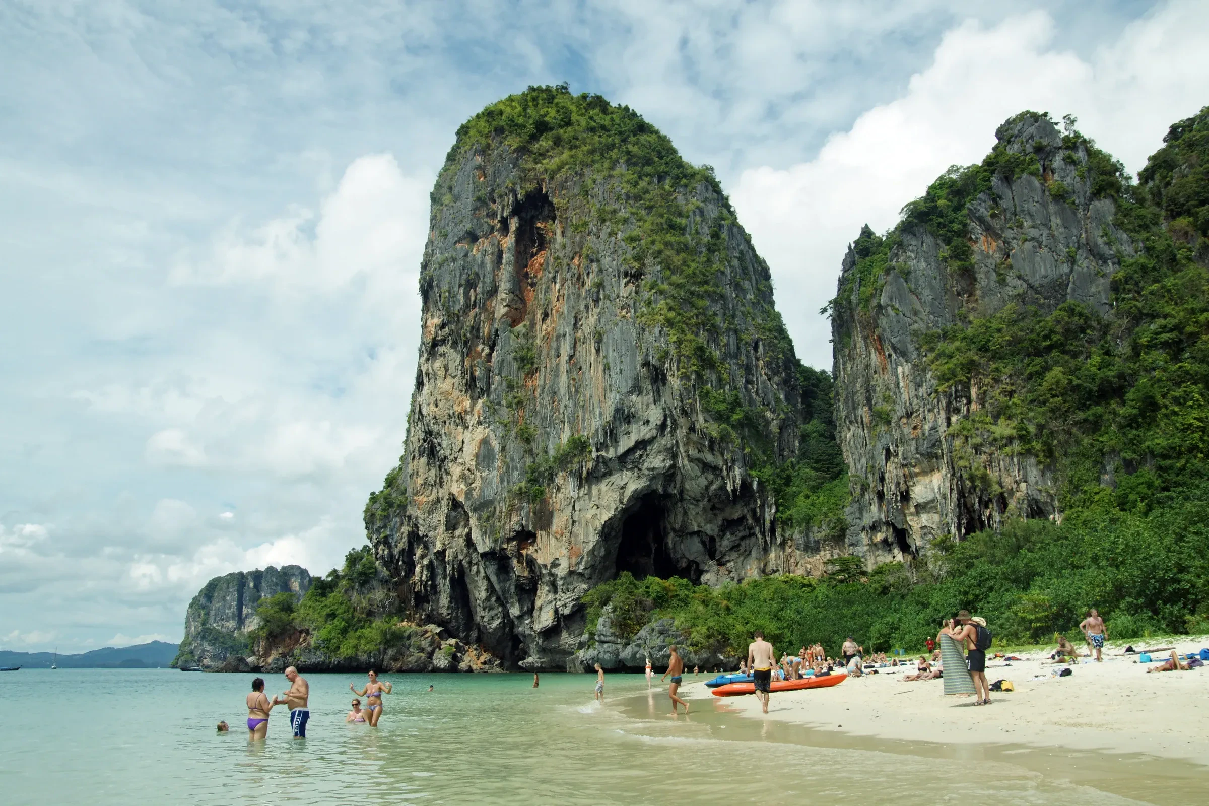 Andaman coast itinerary: Phuket, Krabi, Koh Phi Phi and Koh Lanta in 1 week, 10 days or 2 weeks