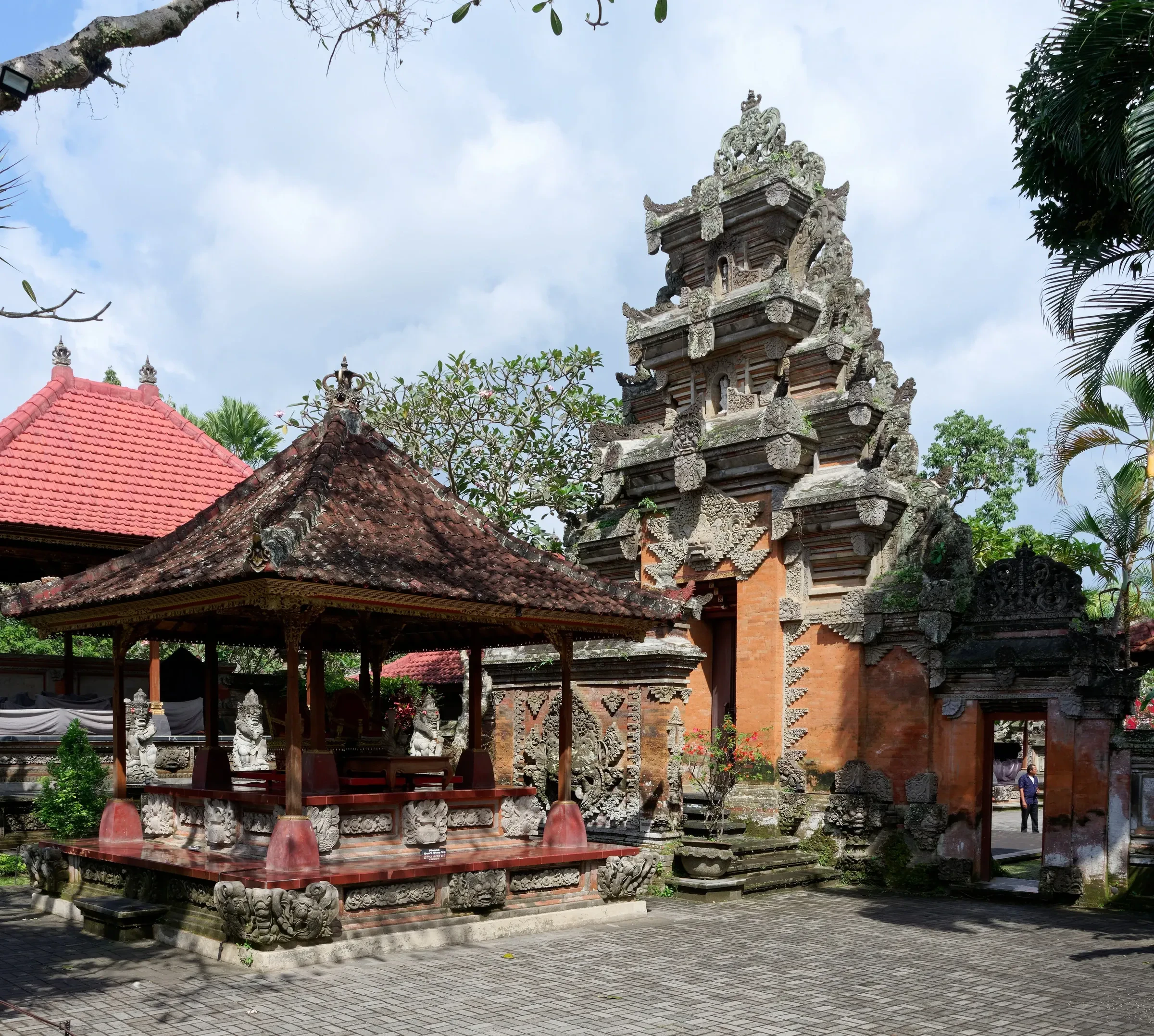 The red-roofed gateways and pavilions of Ubud Palace
