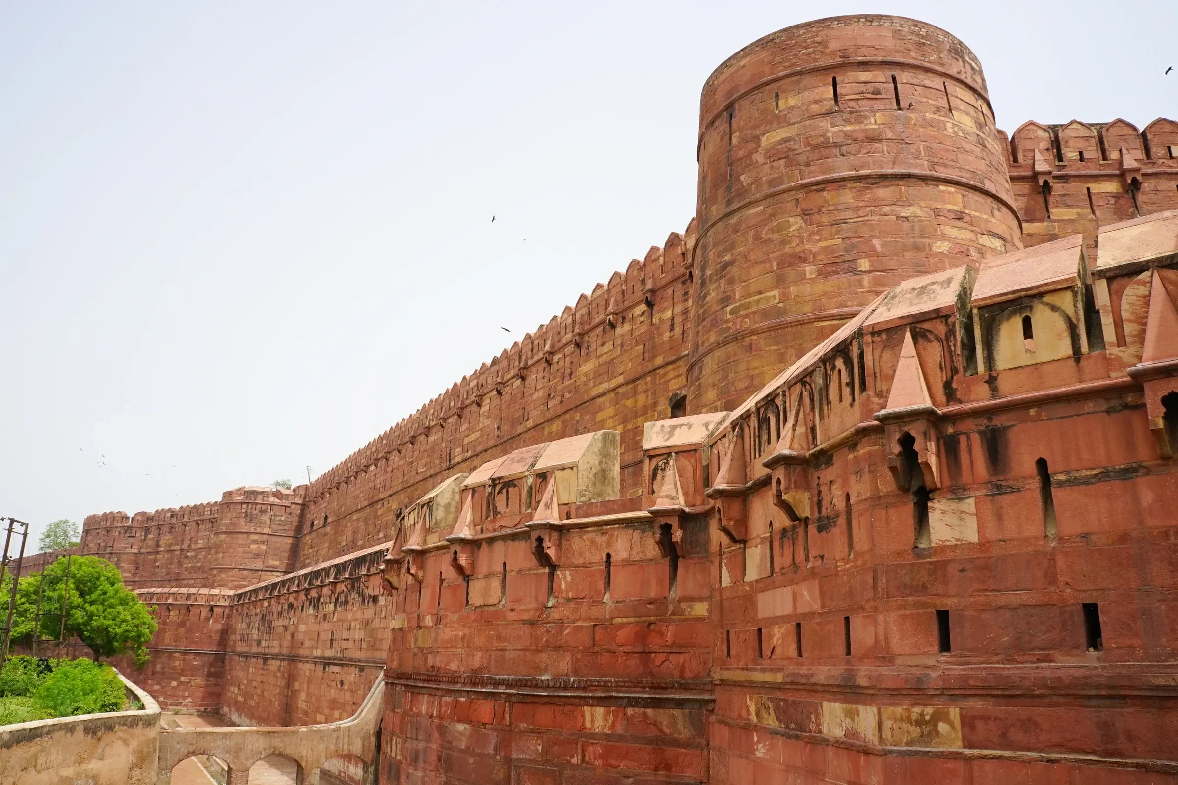 The red sandstone walls and bastions of Agra Fort