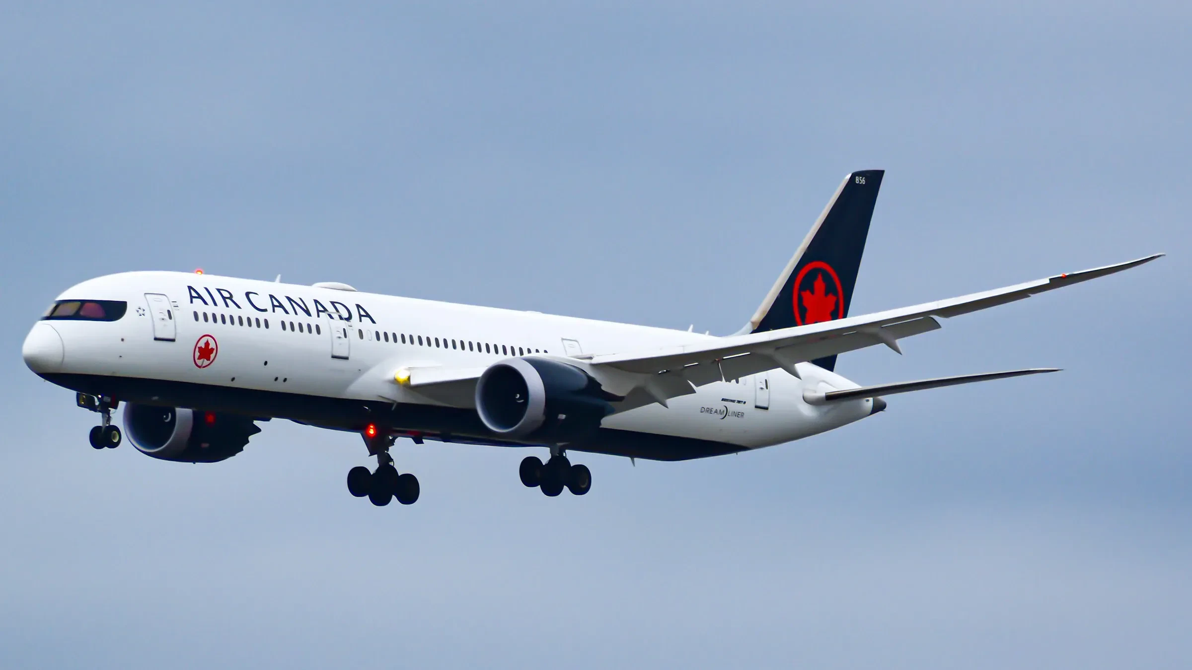 An Air Canada Boeing 787-9 on approach to Toronto