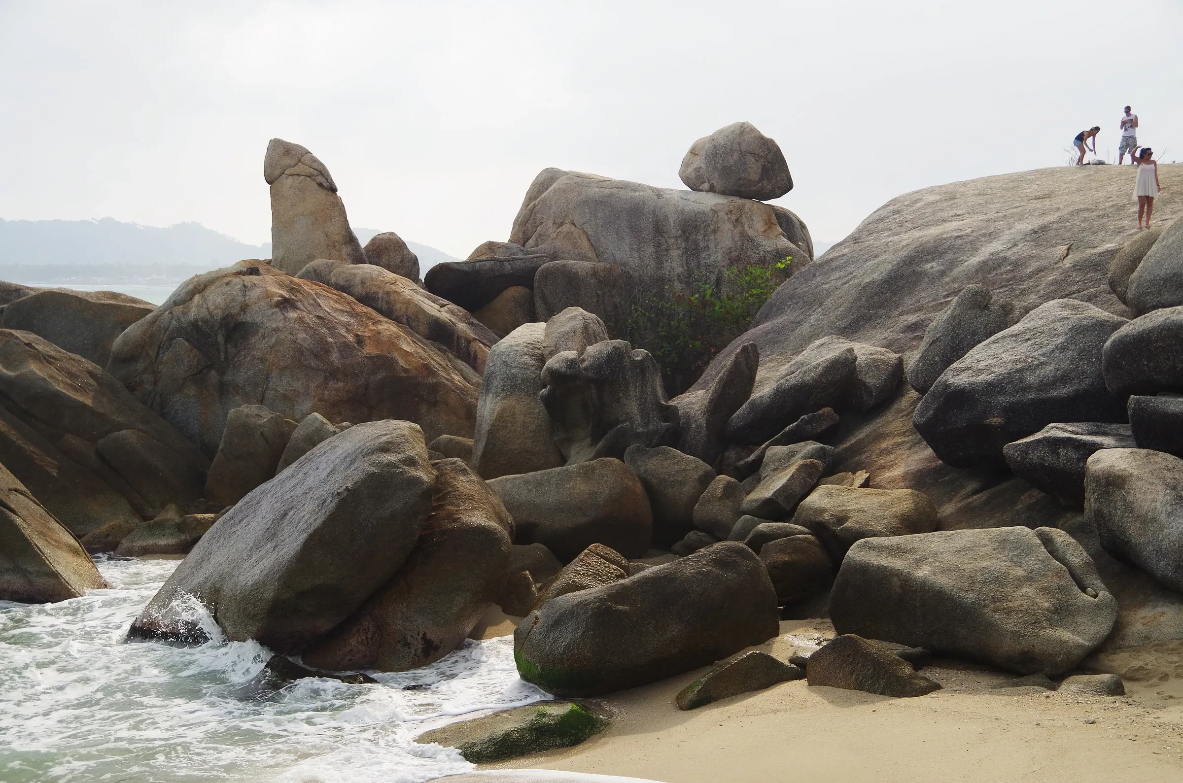 Granite boulders and the Hin Ta rock formation on Lamai beach, Koh Samui