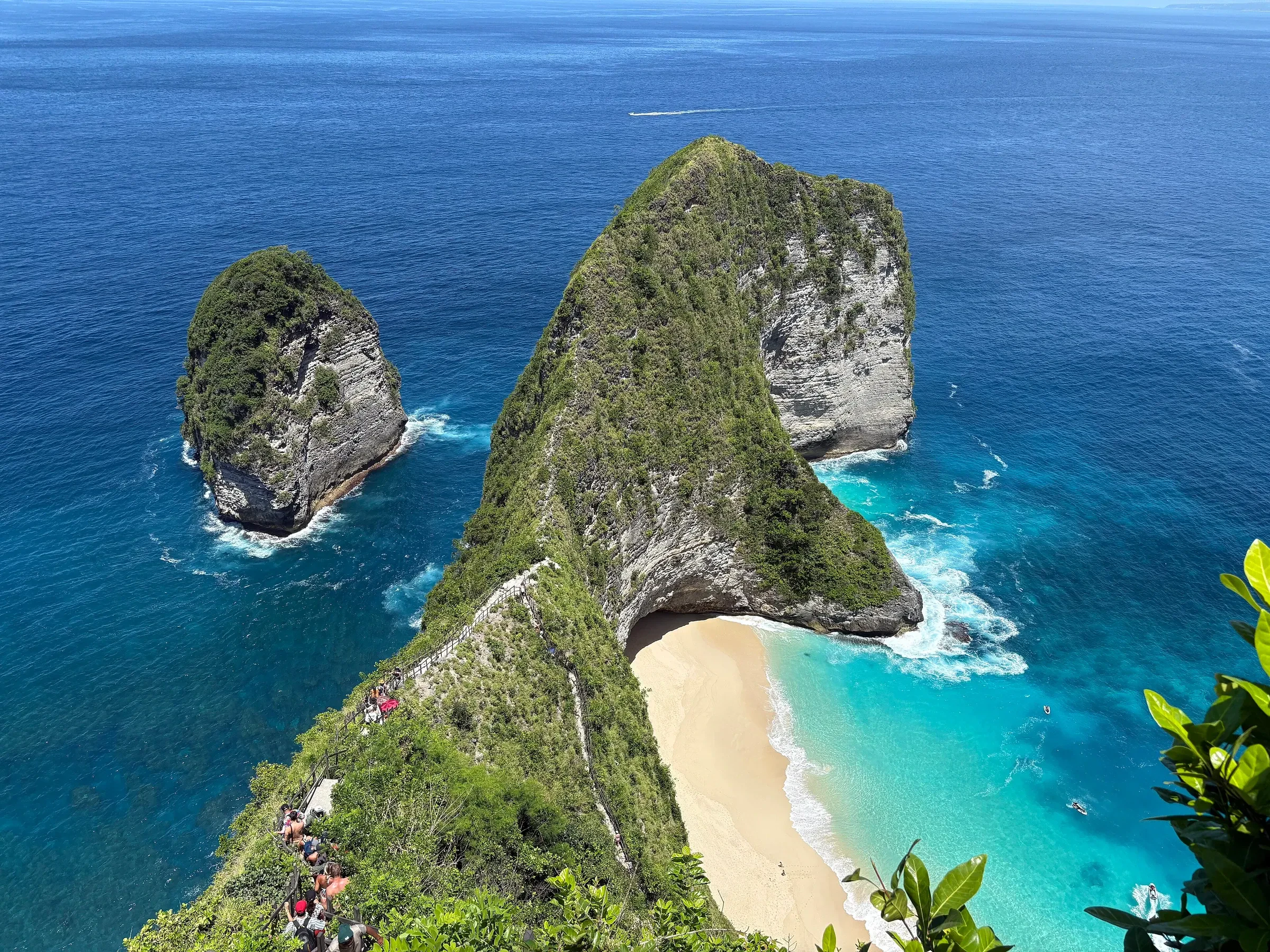 The T-rex-shaped headland of Kelingking Beach seen from the clifftop viewpoint, with the sea far below