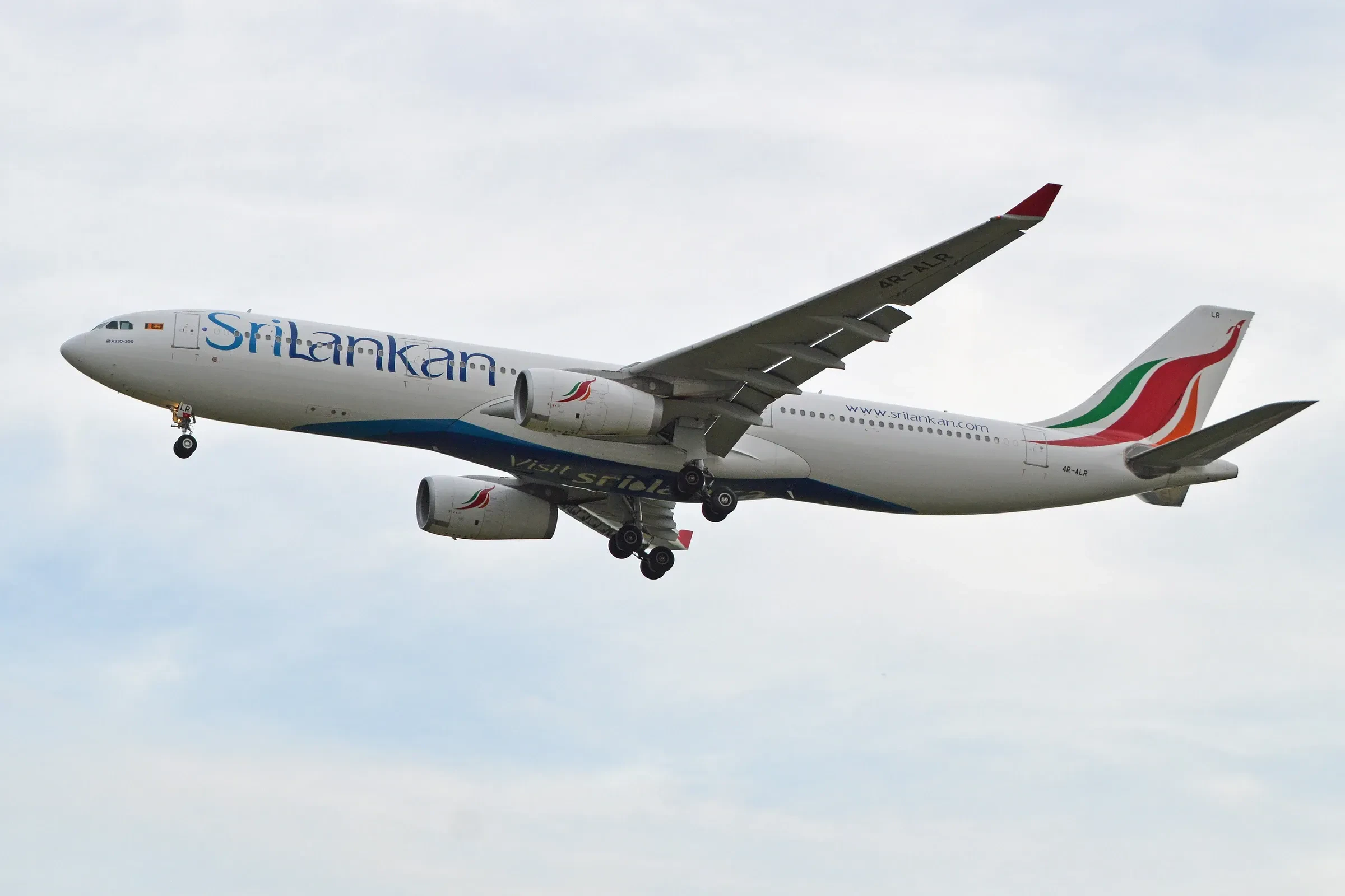 A SriLankan Airlines Airbus A330 on approach to London Heathrow