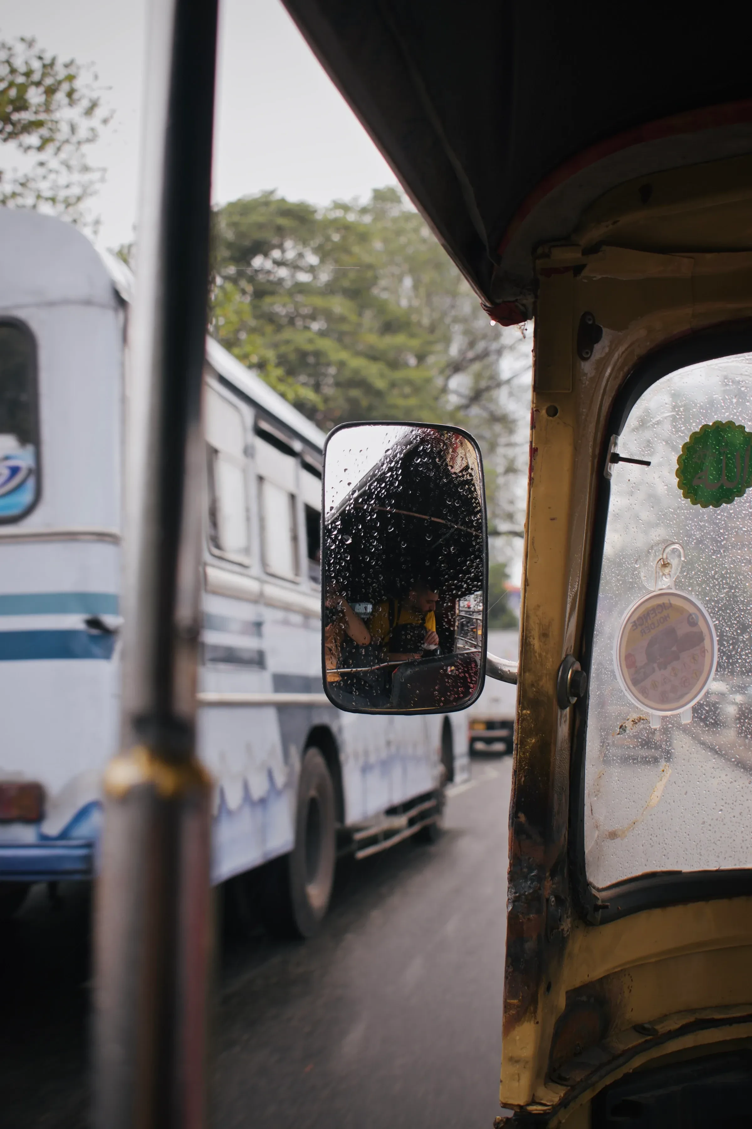 The view from inside a tuk-tuk on a Colombo road