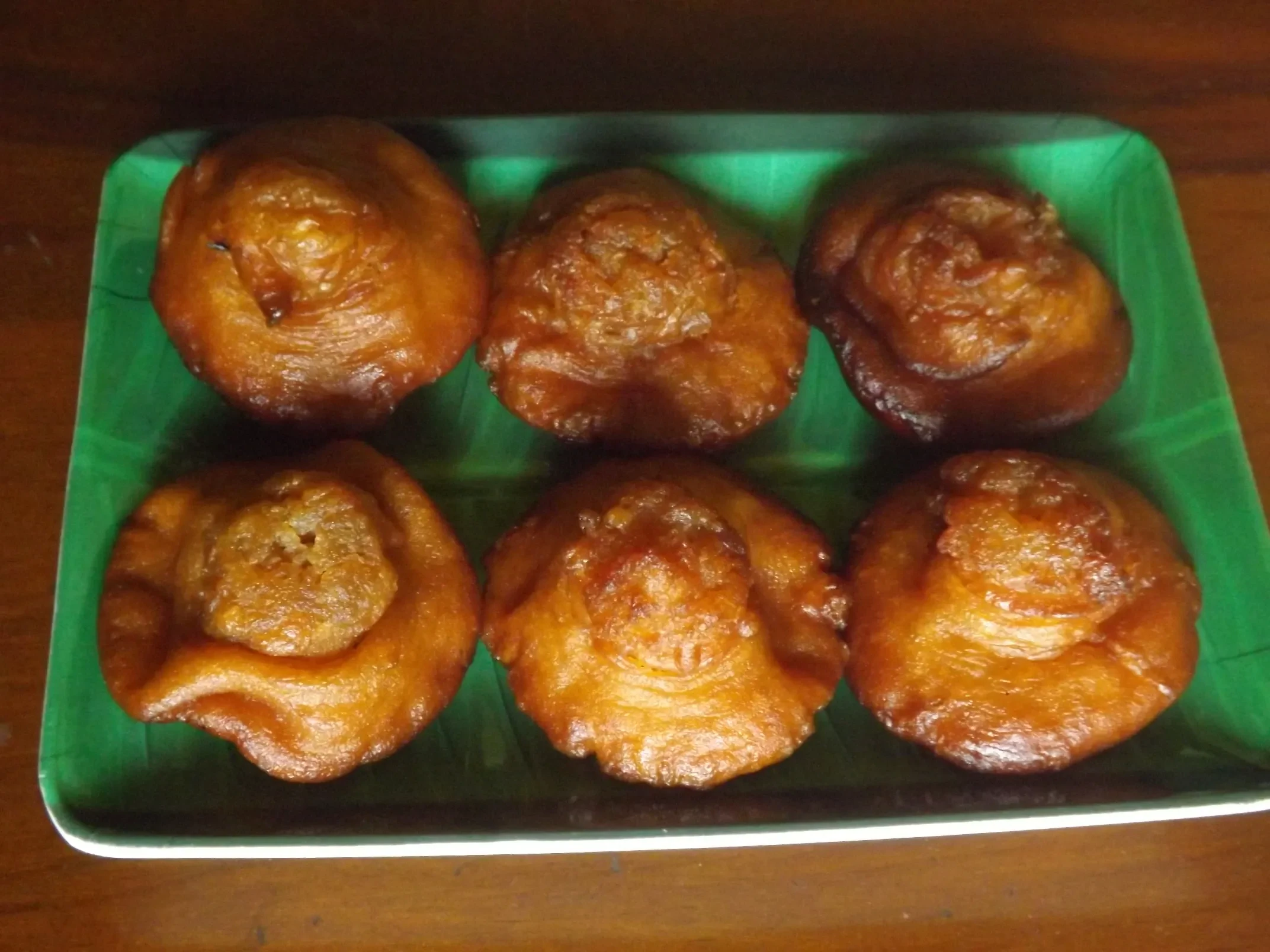 A plate of konda kavum, deep-fried rice flour and treacle sweets