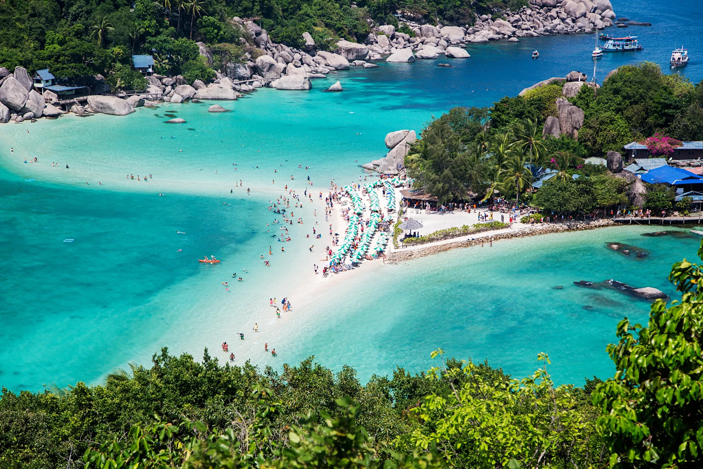 The white sandbar joining Koh Nang Yuan's islets, a short boat ride from Koh Tao
