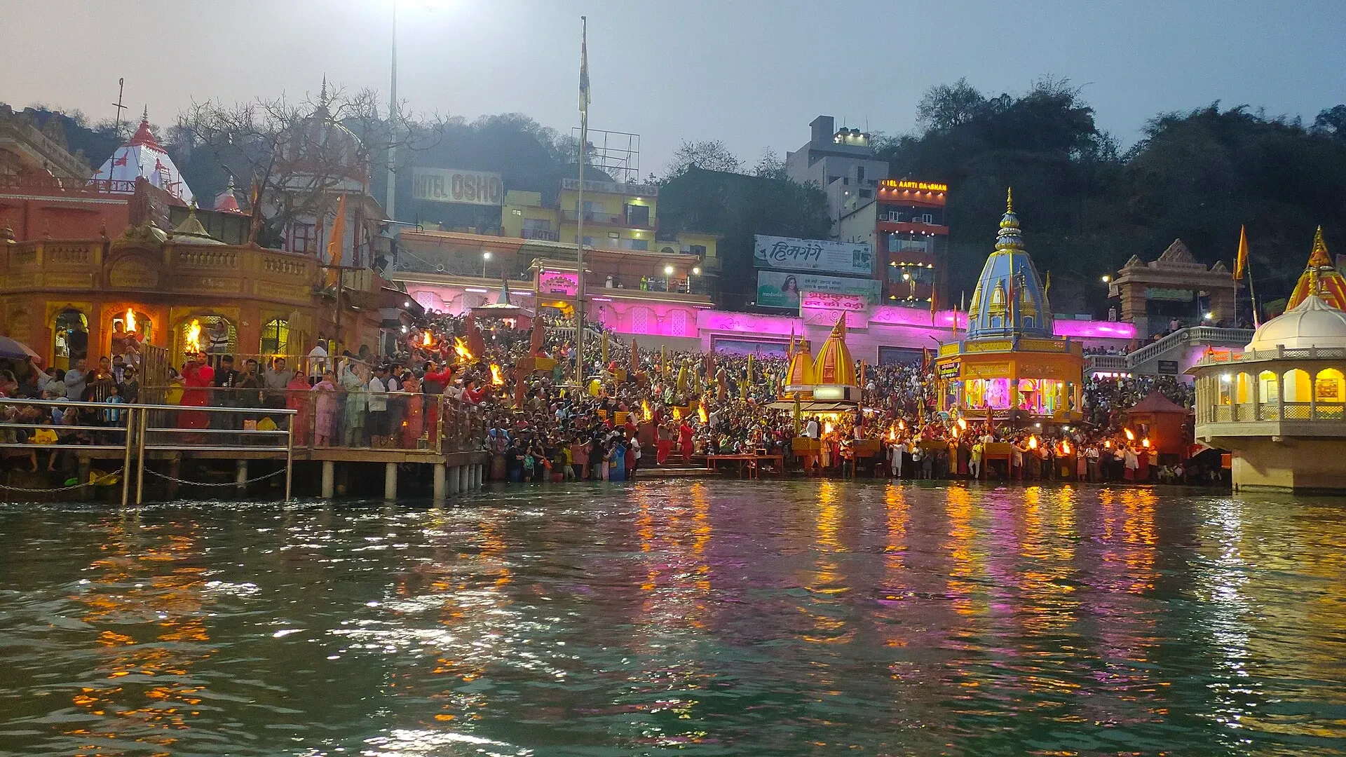 Crowds gather on the ghats at Har Ki Pauri in Haridwar at dusk for the evening Ganga Aarti