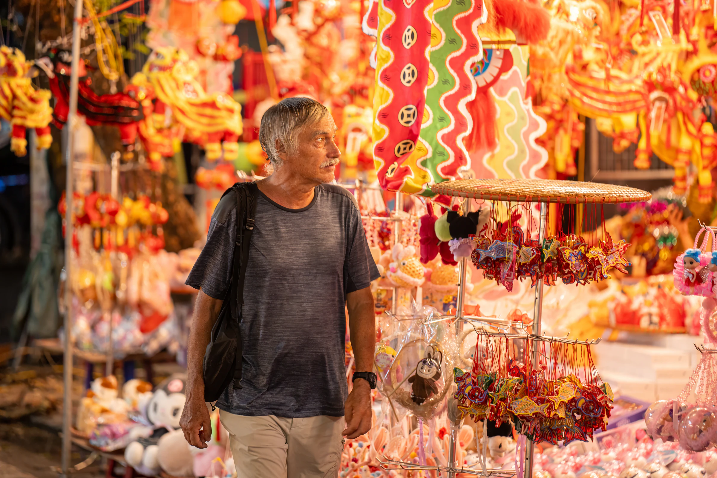 Mid-Autumn Festival in Vietnam: lanterns, mooncakes and dates