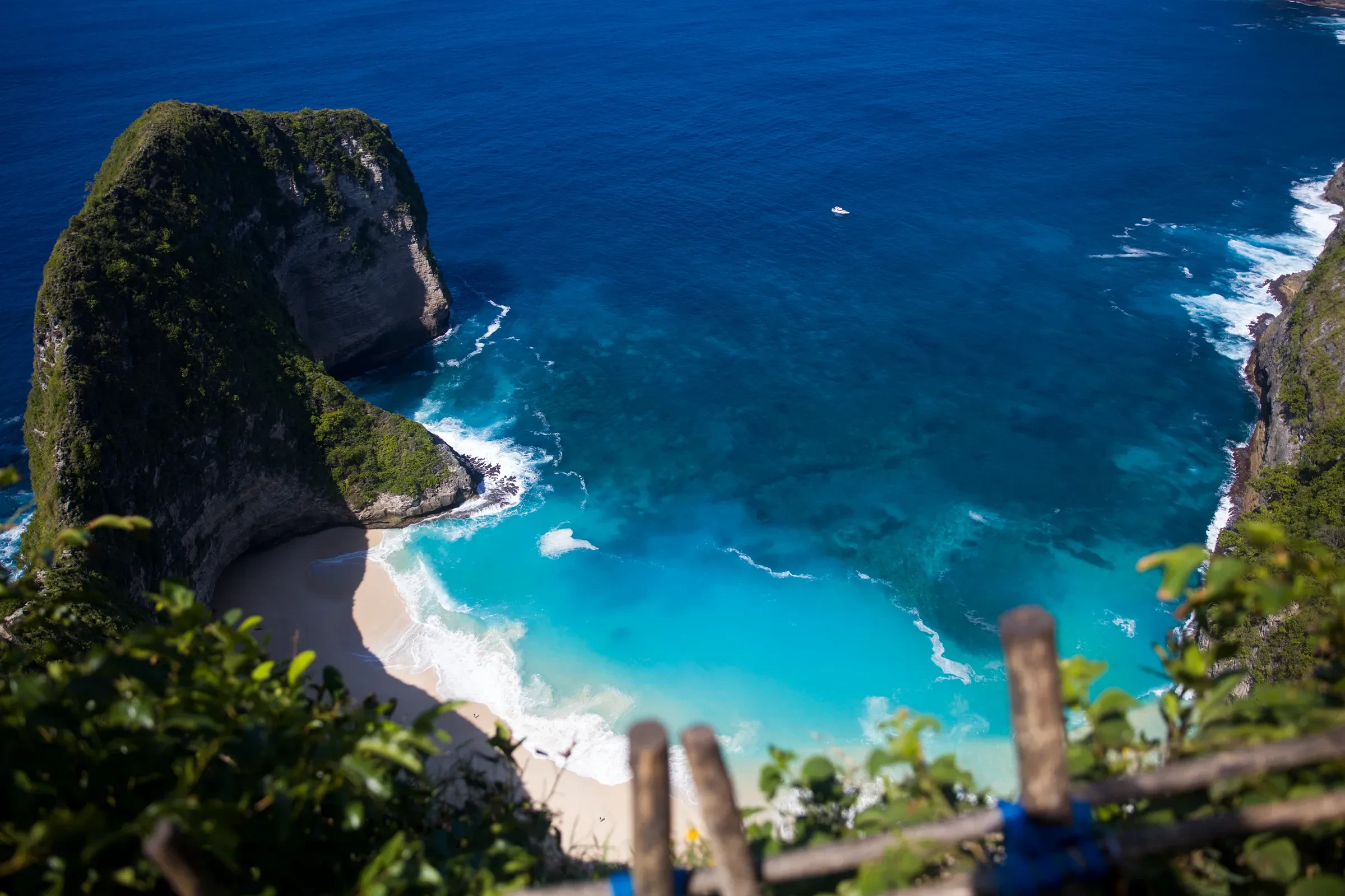 The Kelingking headland on Nusa Penida seen from the clifftop viewpoint