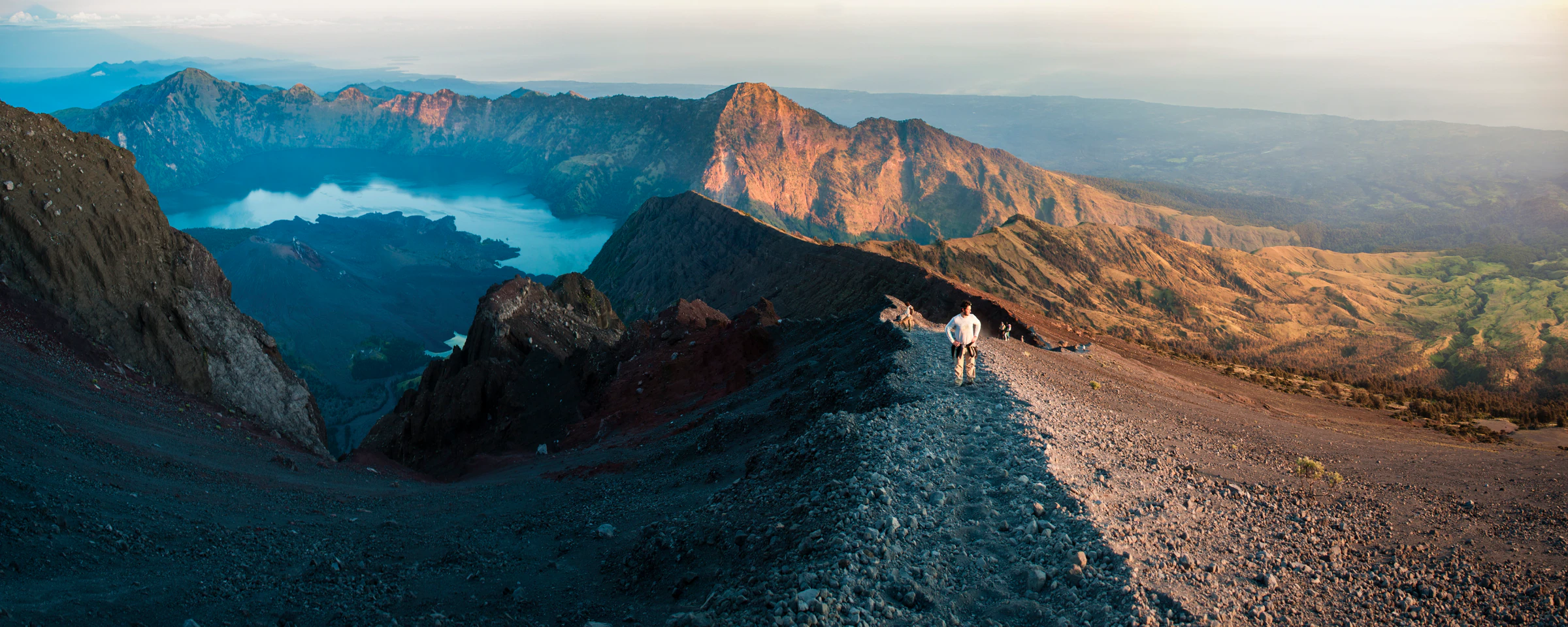 The climb from Sembalun to Rinjani's crater rim