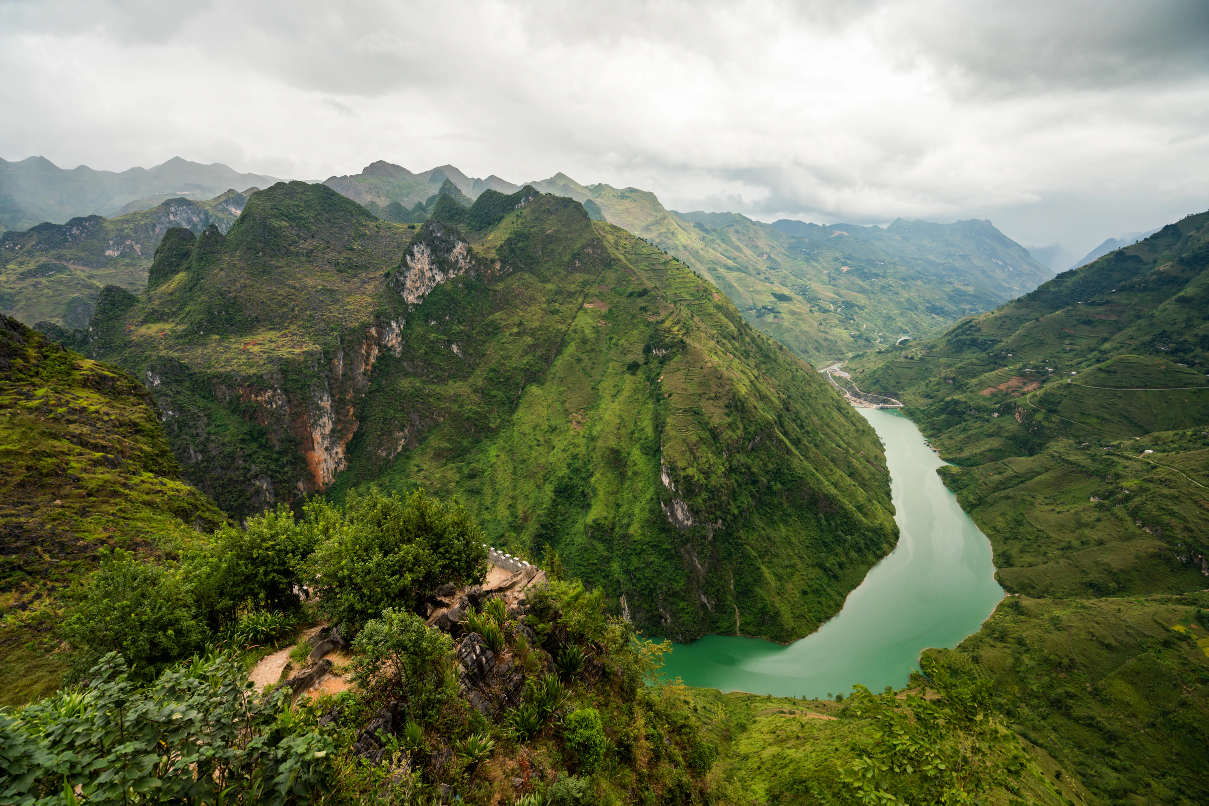The green Nho Que River winding through the canyon below Ma Pi Leng Pass