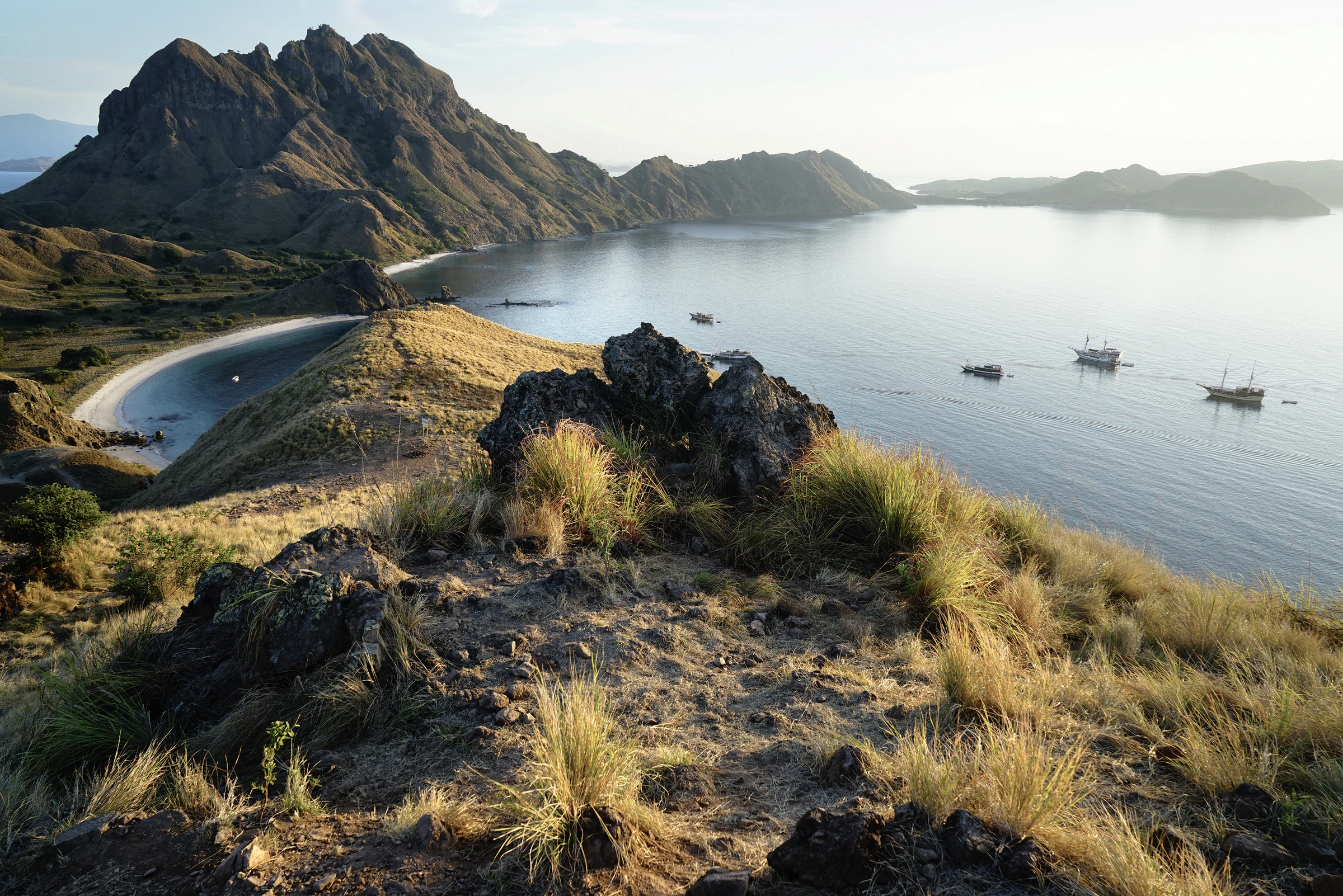 Morning light over the bays below the Padar viewpoint
