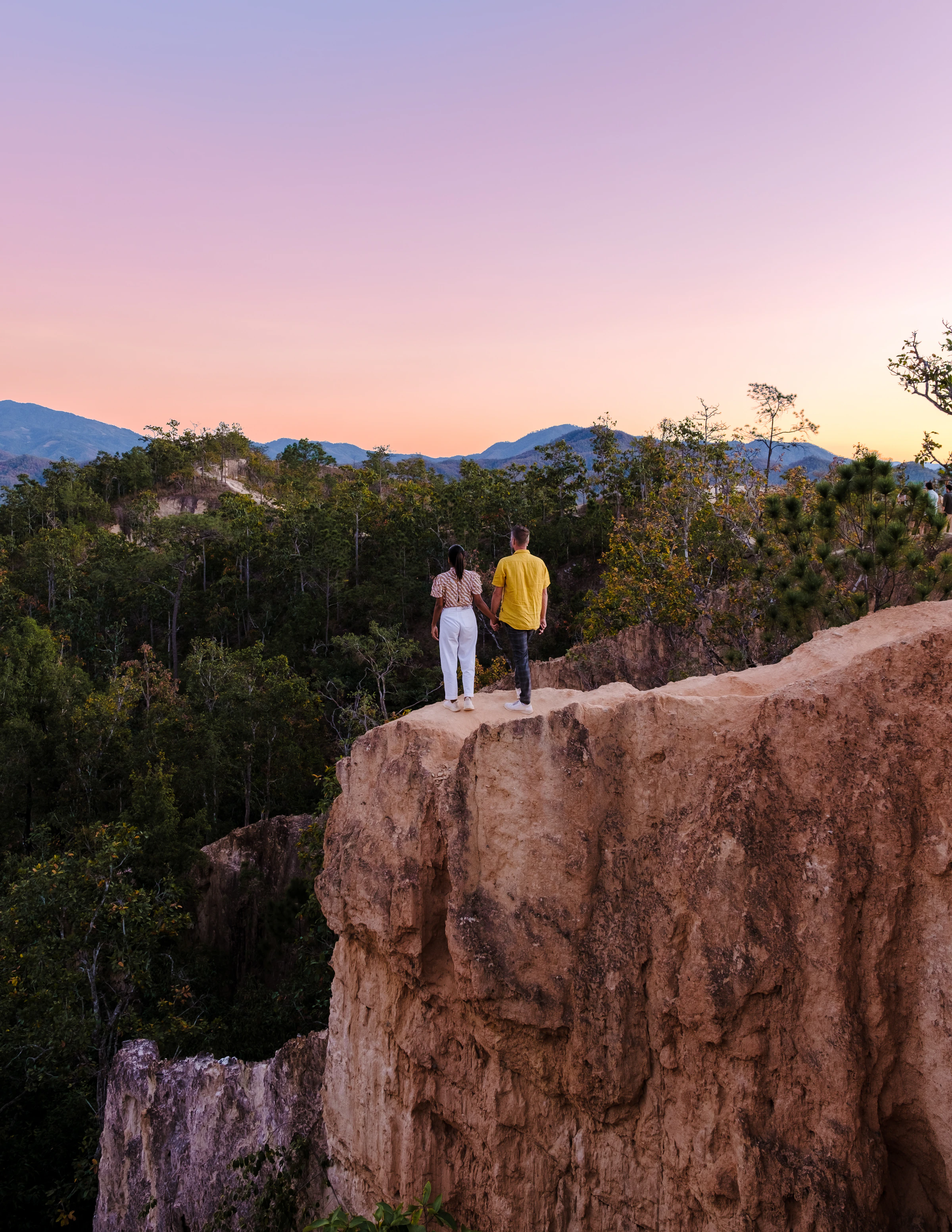 A couple watching the sunset at Pai Canyon