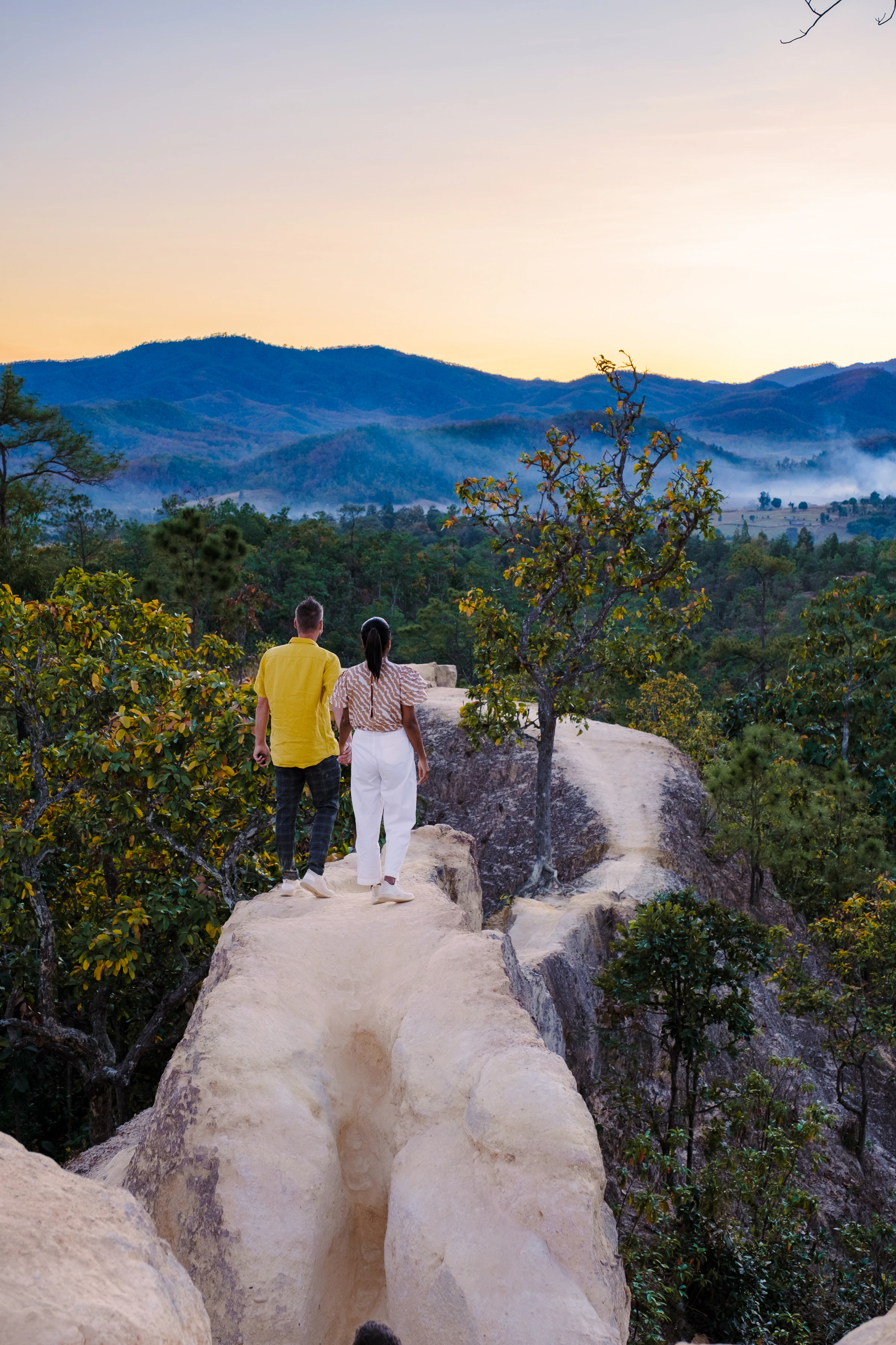 Pai Canyon's ridge trail