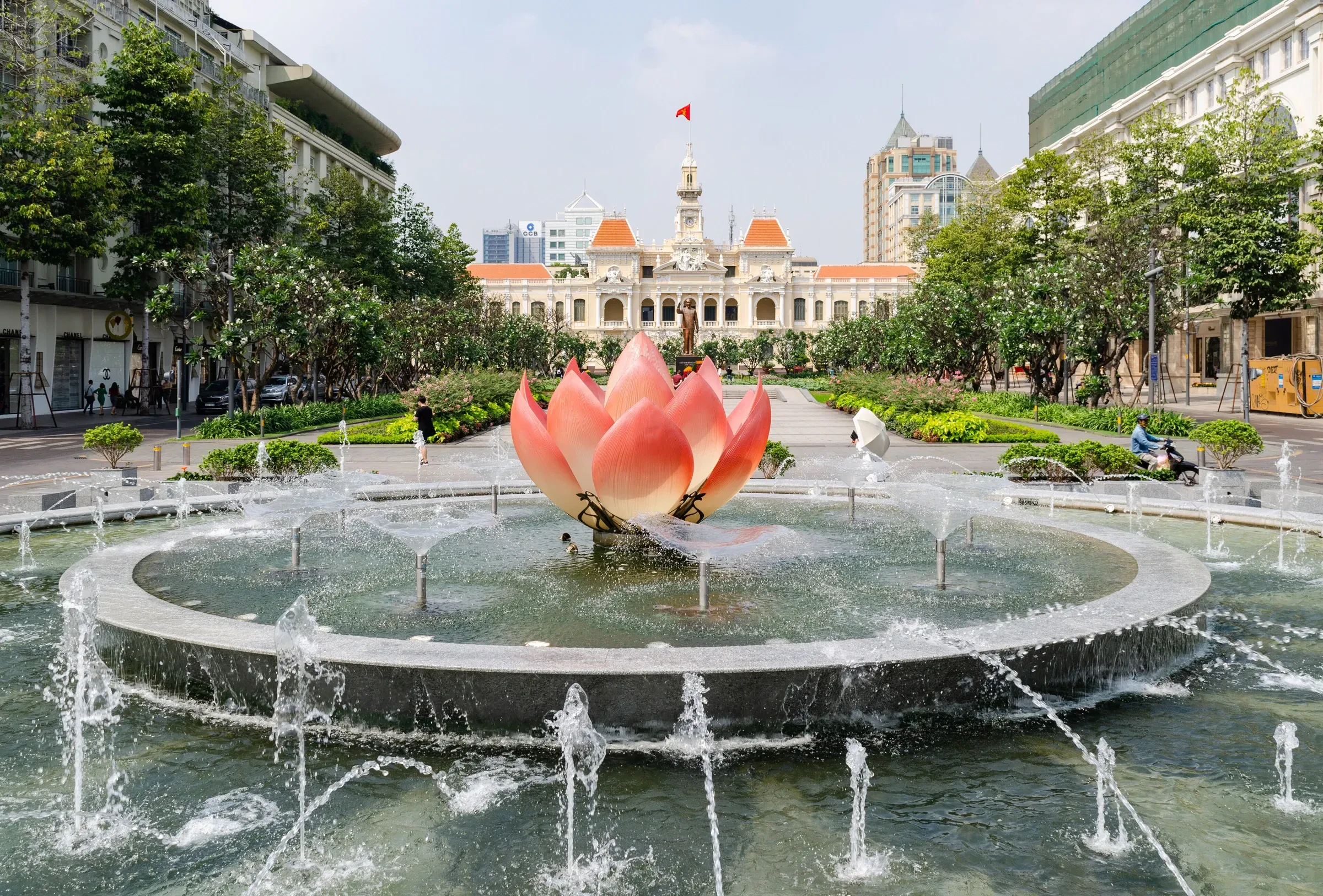 A lotus fountain on Nguyen Hue Street in front of the People's Committee building in Ho Chi Minh City