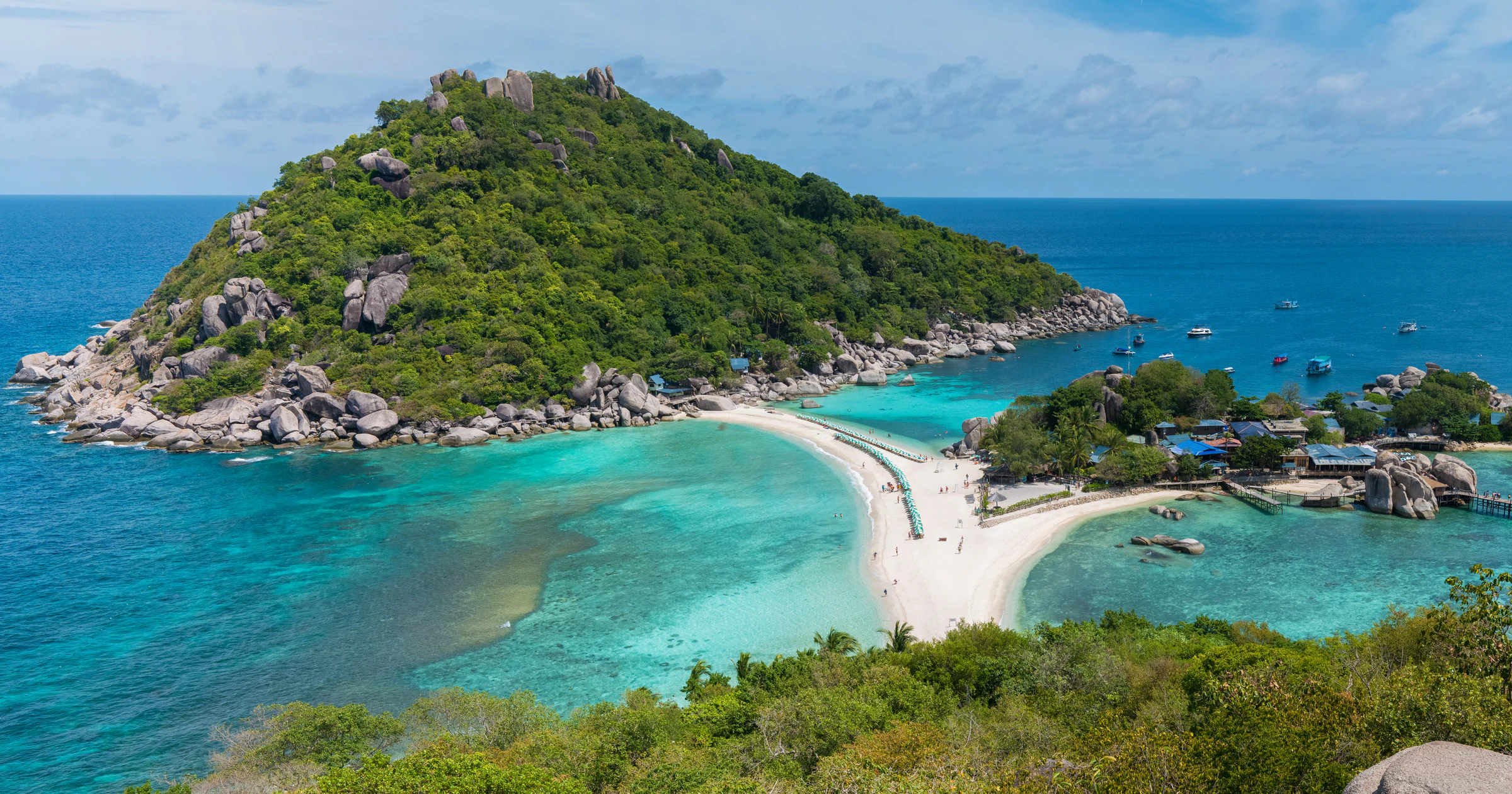 The sandbar joining the three islands of Koh Nang Yuan
