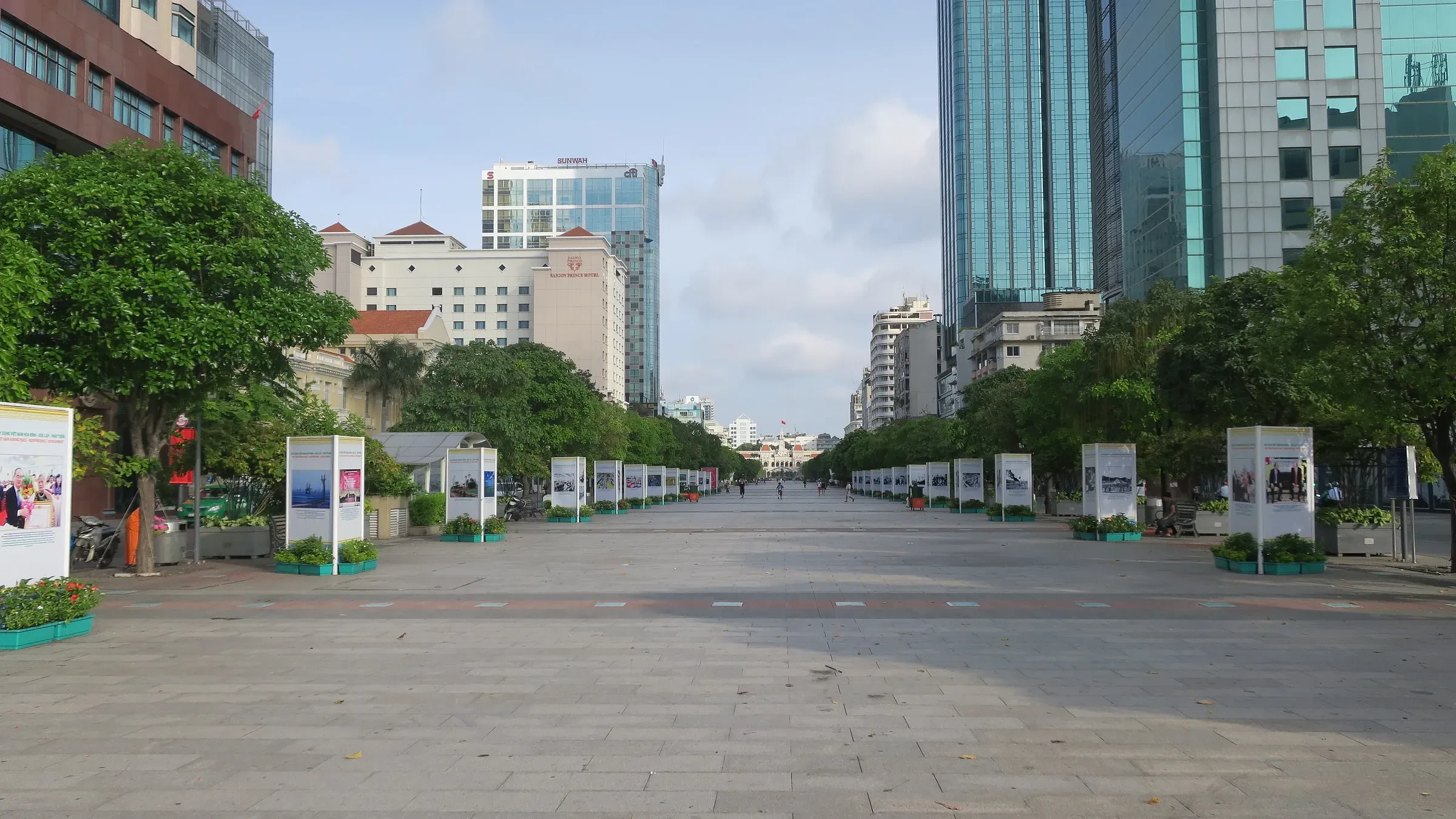 The Nguyen Hue walking street in Ho Chi Minh City, almost empty in the early morning